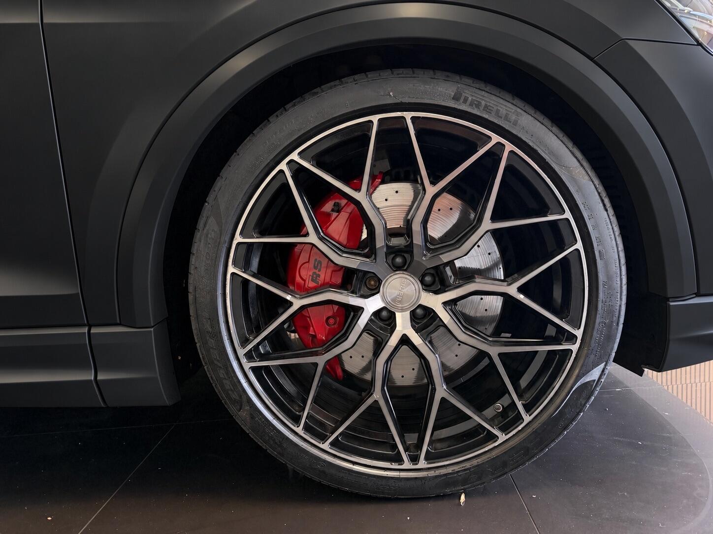 Audi RSQ8